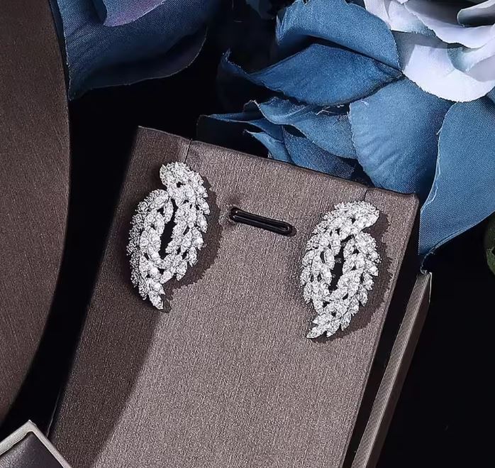 Hot Sale – 4-Piece Cubic Zirconia Bridal Jewelry Set for Women