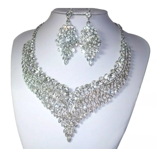 Necklace Set with Earrings & Matha Patti – Elegant Wedding Jewellery